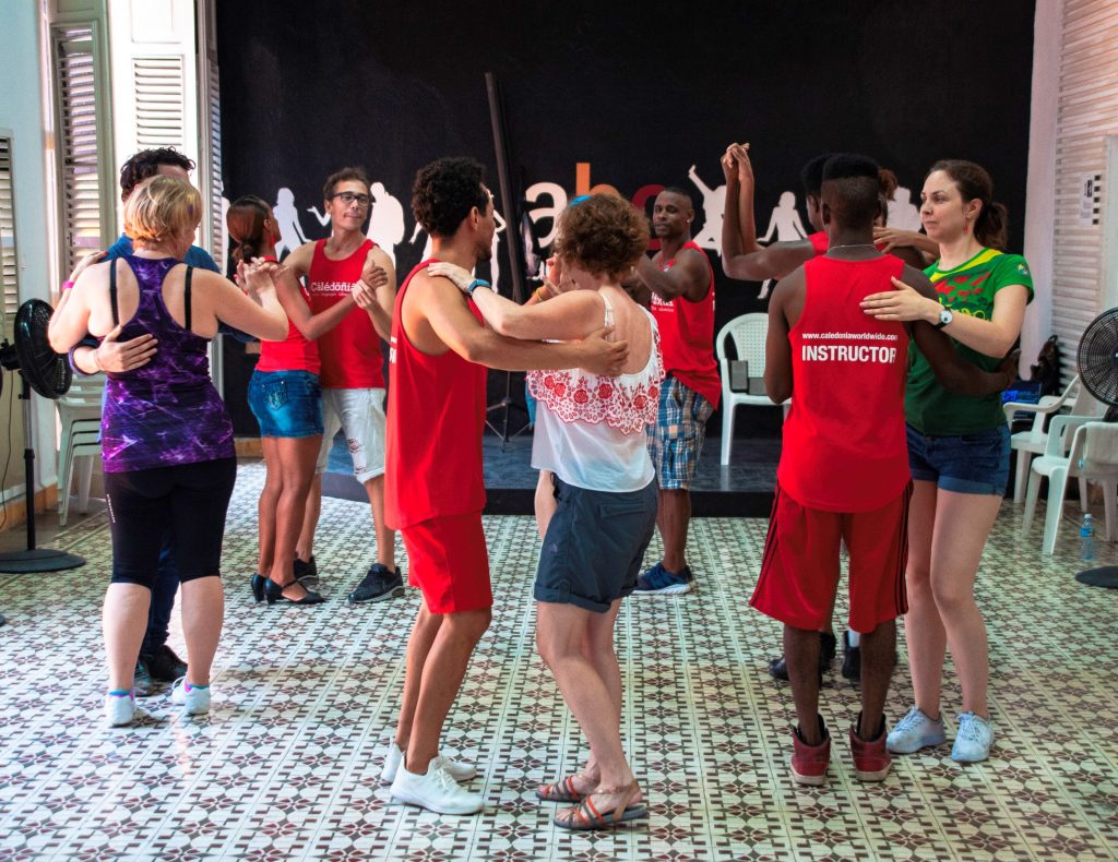 taking-dance-classes-in-cuba-caledonia-worldwide